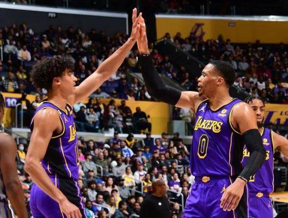 乐鱼体育app-半个赛季进步喜人 克里斯蒂已在湖人阵中站稳脚跟