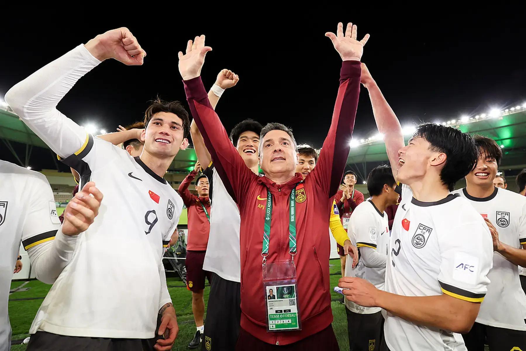 乐鱼体育app-铁血防守+铁腕管理，安东尼奥成功靠子弟兵，杨科失败因不够务实