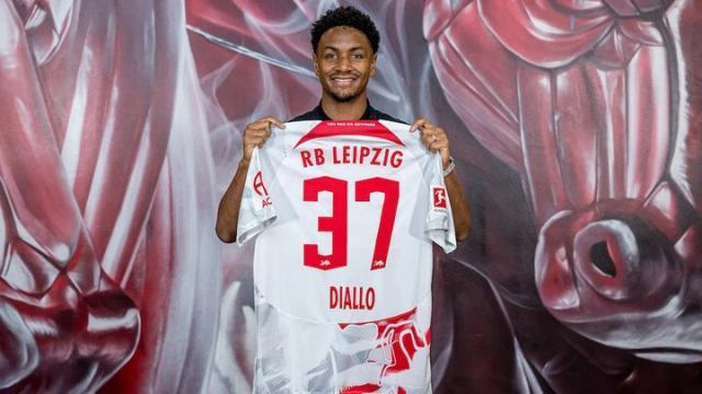 乐鱼体育在线登陆-德甲关窗日奏响回归主旋律，魏格尔领衔二次创业