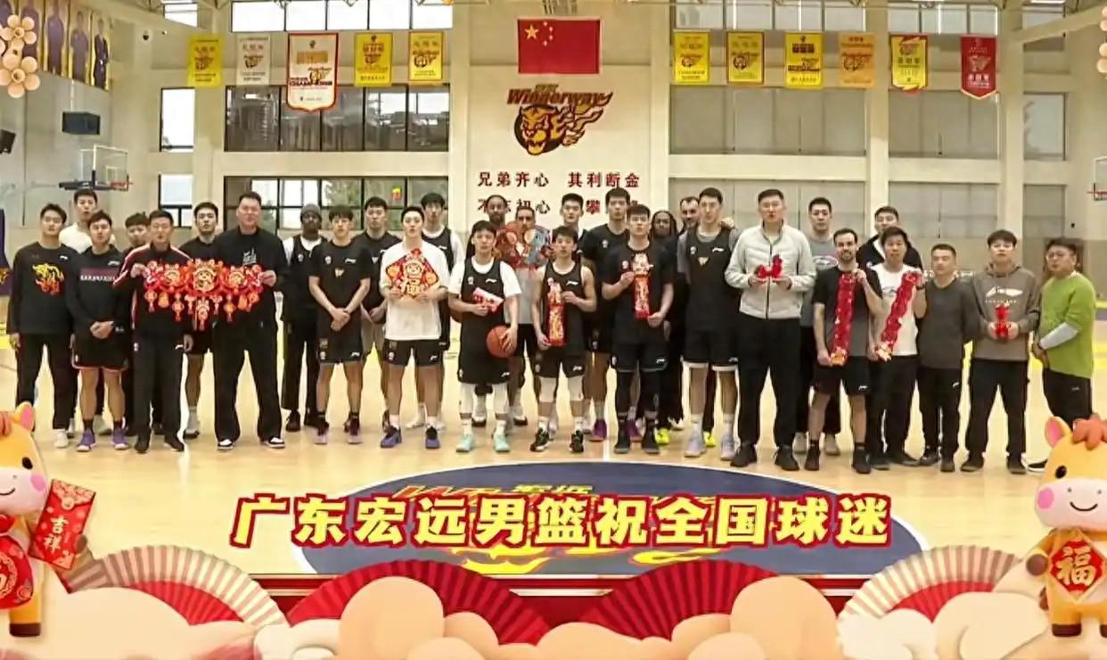 乐鱼体育官网-广东备战新疆：徐杰杜润旺打闹，小崔360斤深蹲，奎因2人划船